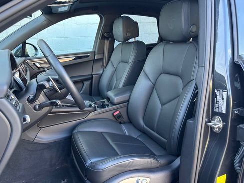 Certified 2026 Porsche Macan AWD/4WD image 5