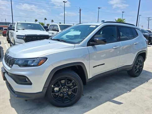 New 2026 Jeep Compass Latitude image 3