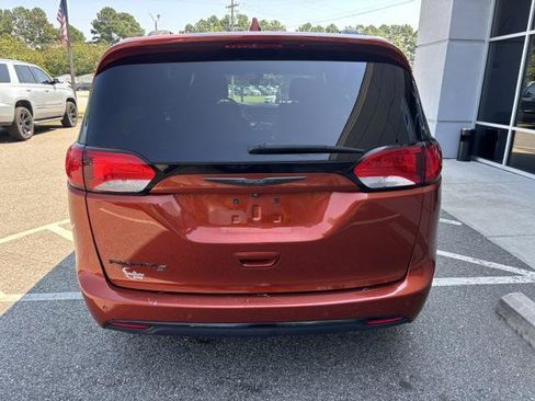 Used 2018 Chrysler Pacifica Touring Plus w/ S Appearance Package FWD image 6