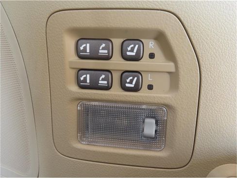 Used 2011 Lexus LX 570 4WD image 9