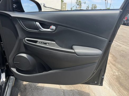 Used 2023 Hyundai Kona Limited FWD image 25