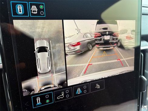 Used 2025 GMC Acadia Elevation image 10