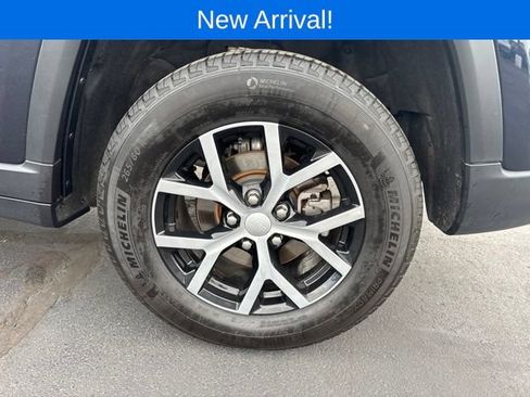Used 2024 Jeep Grand Cherokee Limited AWD/4WD image 25