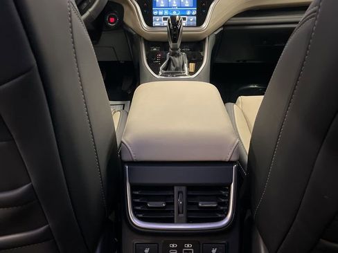 Certified 2025 Subaru Outback Limited image 36