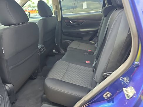 Used 2019 Nissan Rogue S w/ Special Edition Package FWD image 4