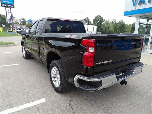 Used 2024 Chevrolet Silverado 1500 LT AWD/4WD image 3
