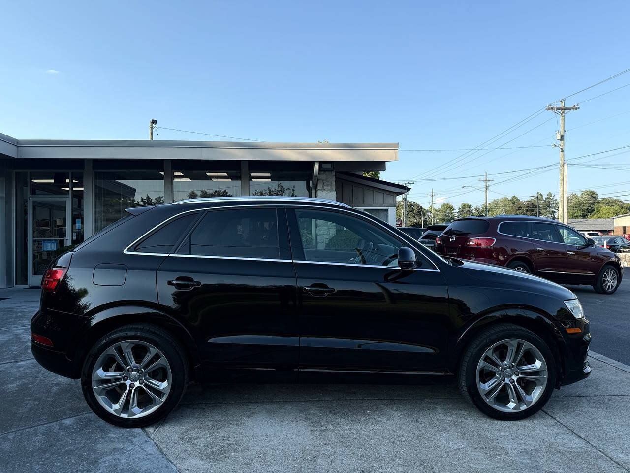 Used 2017 Audi Q3 2.0T Premium Plus w/ Premium Plus Package FWD image 6