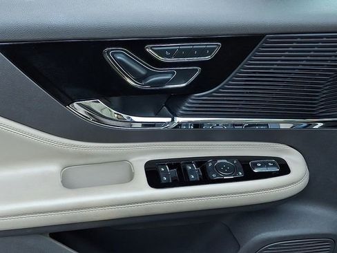 Used 2022 Lincoln Corsair AWD w/ Premium Package image 16
