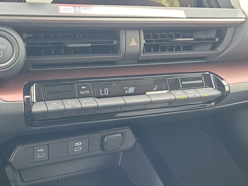 New 2026 Toyota Prius SE image 31