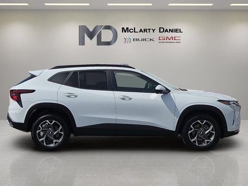 Used 2026 Chevrolet Trax LT w/ LT Convenience Package FWD image 15