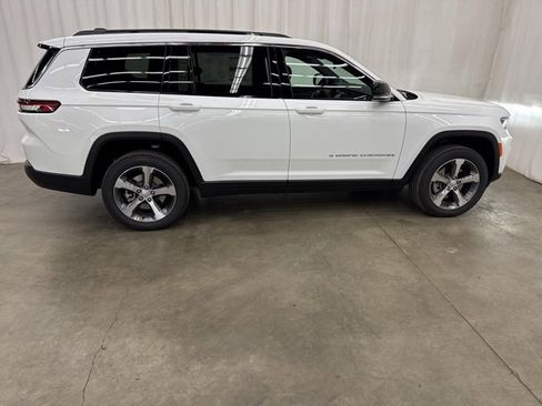 New 2025 Jeep Grand Cherokee L Limited w/ Trailer Tow Package image 32