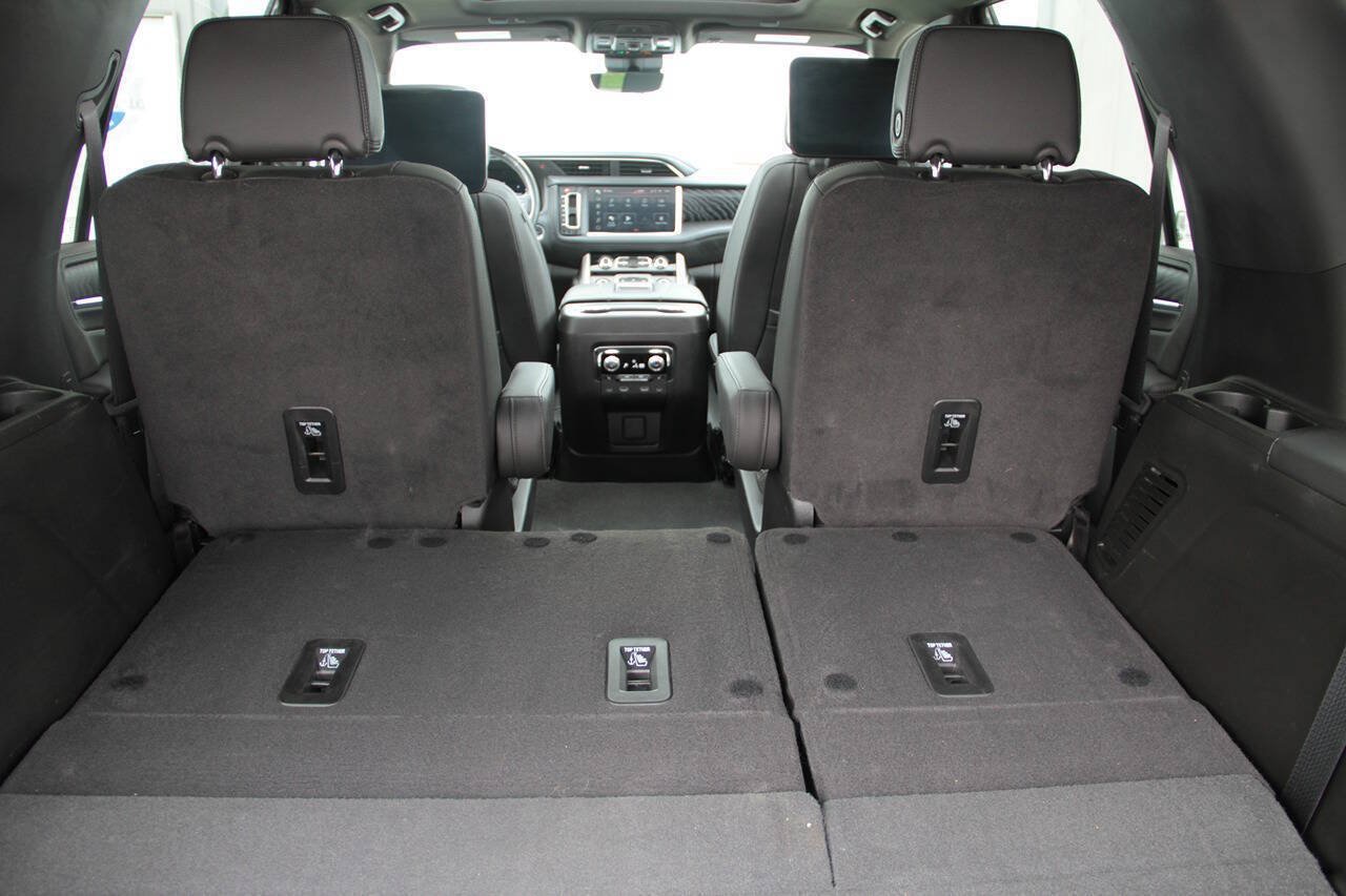 Used 2024 GMC Yukon Denali w/ Advanced Technology Package AWD/4WD image 29