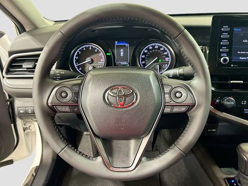 Used 2024 Toyota Camry SE w/ Convenience Package image 9