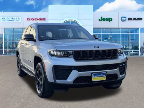 New 2026 Jeep Grand Cherokee Altitude image 2
