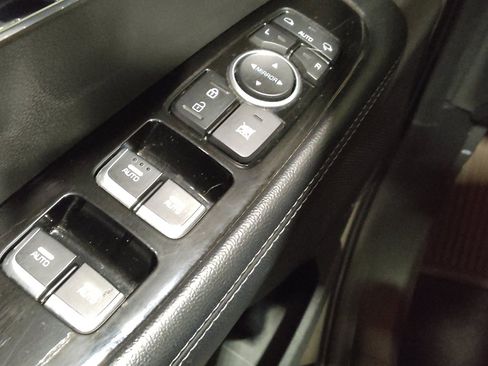 Used 2020 Kia Sorento SX image 27