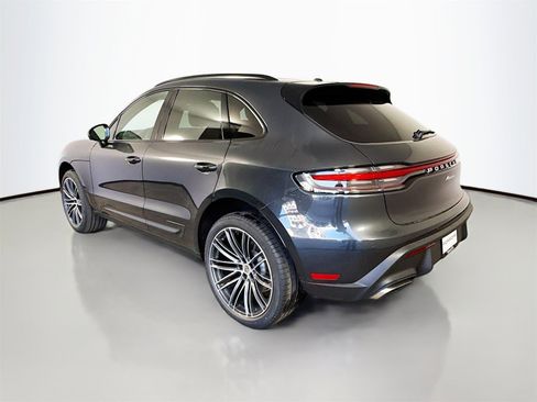 Used 2025 Porsche Macan image 3