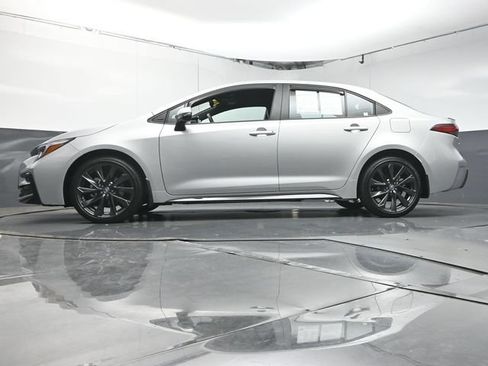 Used 2025 Toyota Corolla XSE FWD image 34