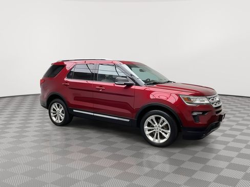 Used 2019 Ford Explorer XLT w/ Equipment Group 202A AWD/4WD image 45