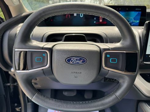 Used 2025 Ford Expedition Max Active AWD/4WD image 17