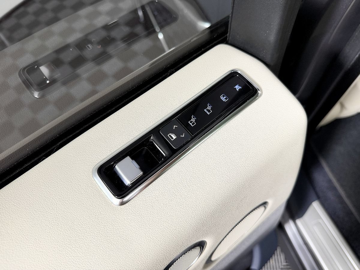 Used 2018 Land Rover Range Rover HSE AWD/4WD image 33