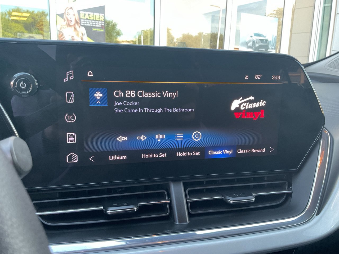 Used 2025 Chevrolet Trax LT FWD image 25