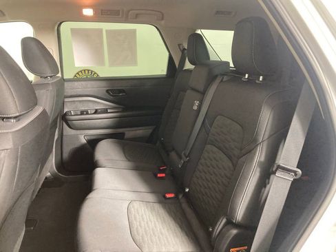 Used 2025 Nissan Pathfinder SV image 16