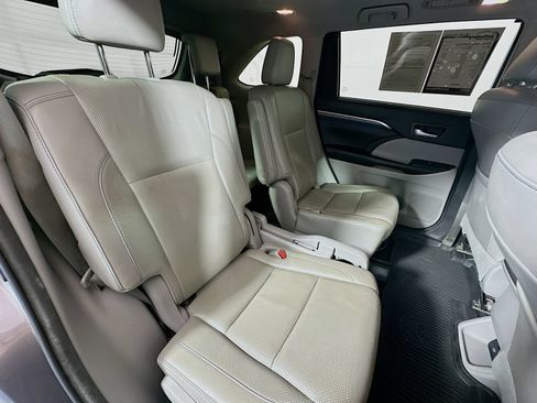 Used 2018 Toyota Highlander Limited Platinum AWD/4WD image 30