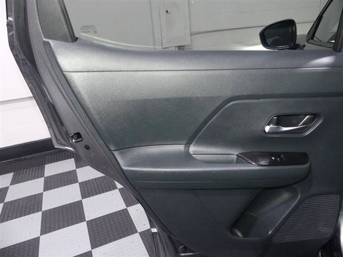 Used 2025 Nissan Kicks SV AWD/4WD image 25