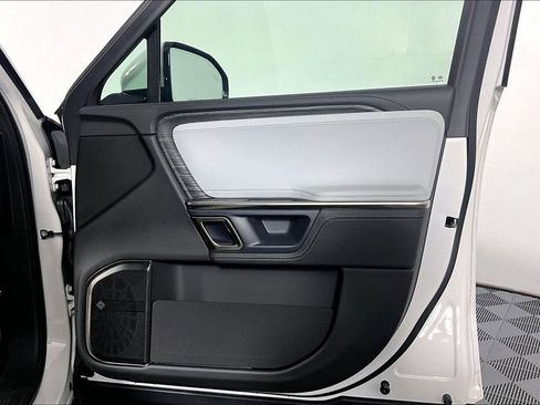 Used 2023 Rivian R1S Adventure AWD/4WD image 24