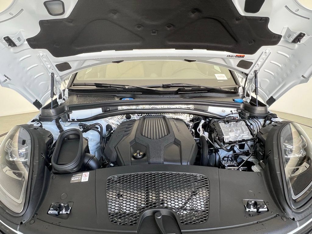 Certified 2026 Porsche Macan AWD/4WD image 26