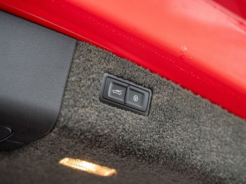 Used 2017 Bentley Bentayga image 58