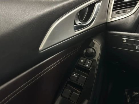 Used 2017 MAZDA MAZDA3 Touring FWD image 16