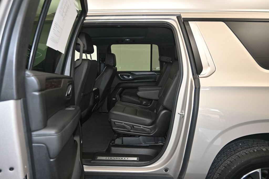 Certified 2024 Chevrolet Suburban LT w/ LT Signature Plus Package AWD/4WD image 25
