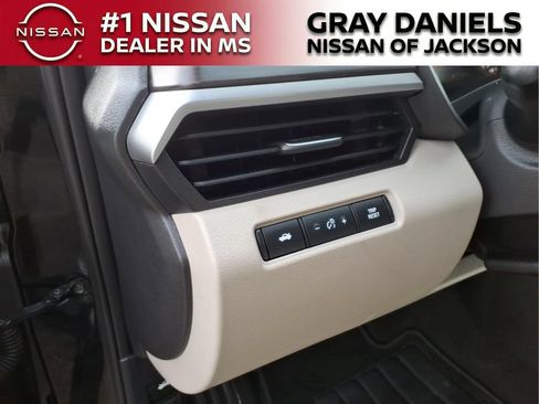 Used 2025 Nissan Altima 2.5 SV FWD image 12