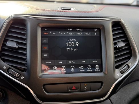 Used 2022 Jeep Cherokee Trailhawk w/ Premium Leather Package image 15