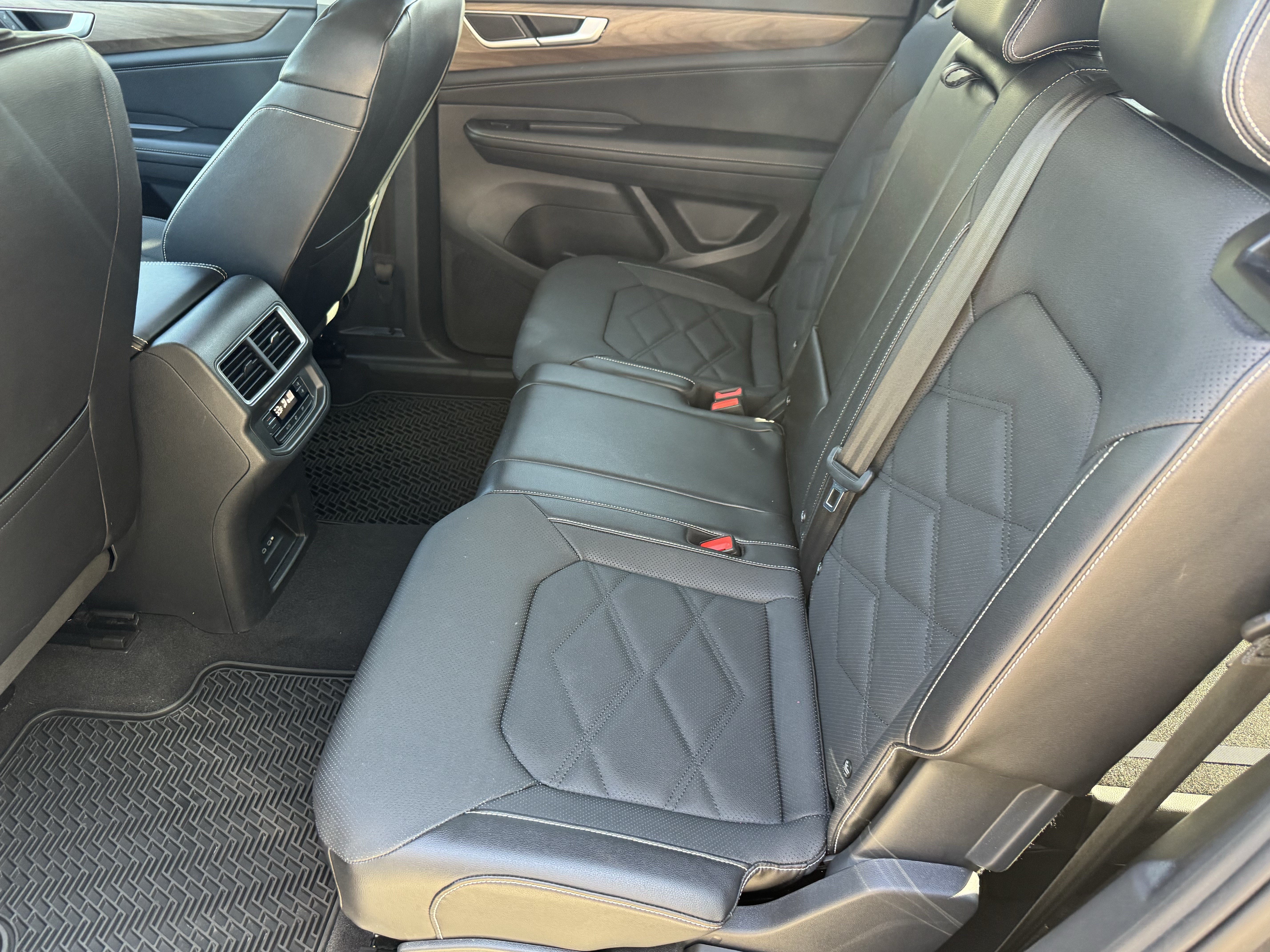 Certified 2024 Volkswagen Atlas SE FWD image 6