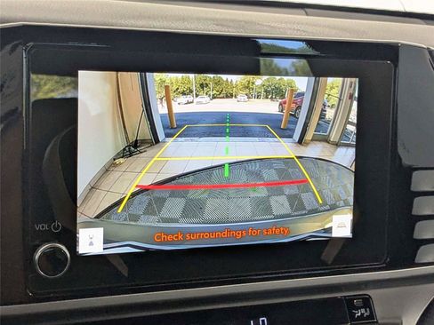 Used 2025 Toyota Camry SE FWD image 20