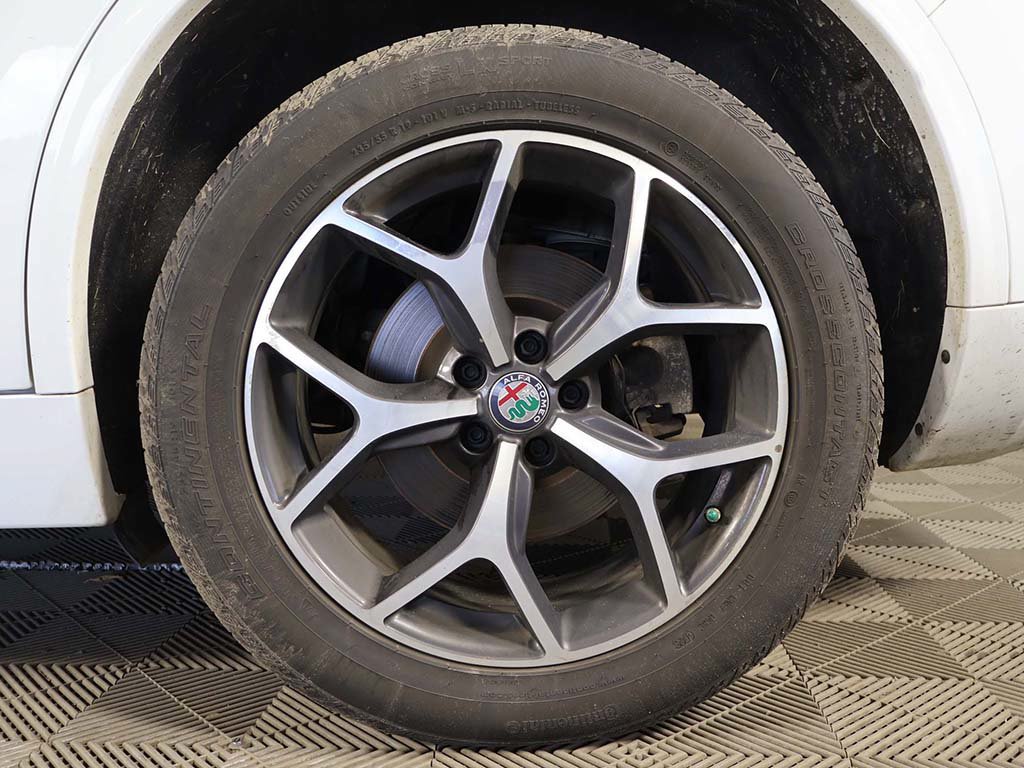 Used 2020 Alfa Romeo Stelvio Ti AWD/4WD image 16