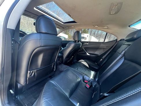 Used 2011 Lexus IS 250 w/ Premium Pkg Value Edition RWD image 10