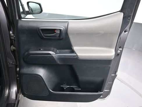 Used 2016 Toyota Tacoma SR w/ SR Convenience Package image 31