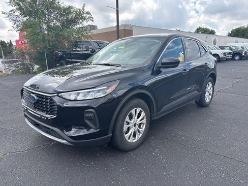 Used 2023 Ford Escape Active w/ Tech Pack #2 AWD/4WD image 1