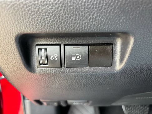 Used 2025 Toyota RAV4 XLE AWD/4WD image 25