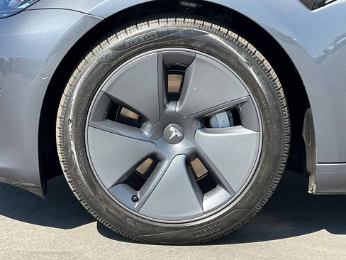 Used 2022 Tesla Model 3 Long Range AWD/4WD image 36