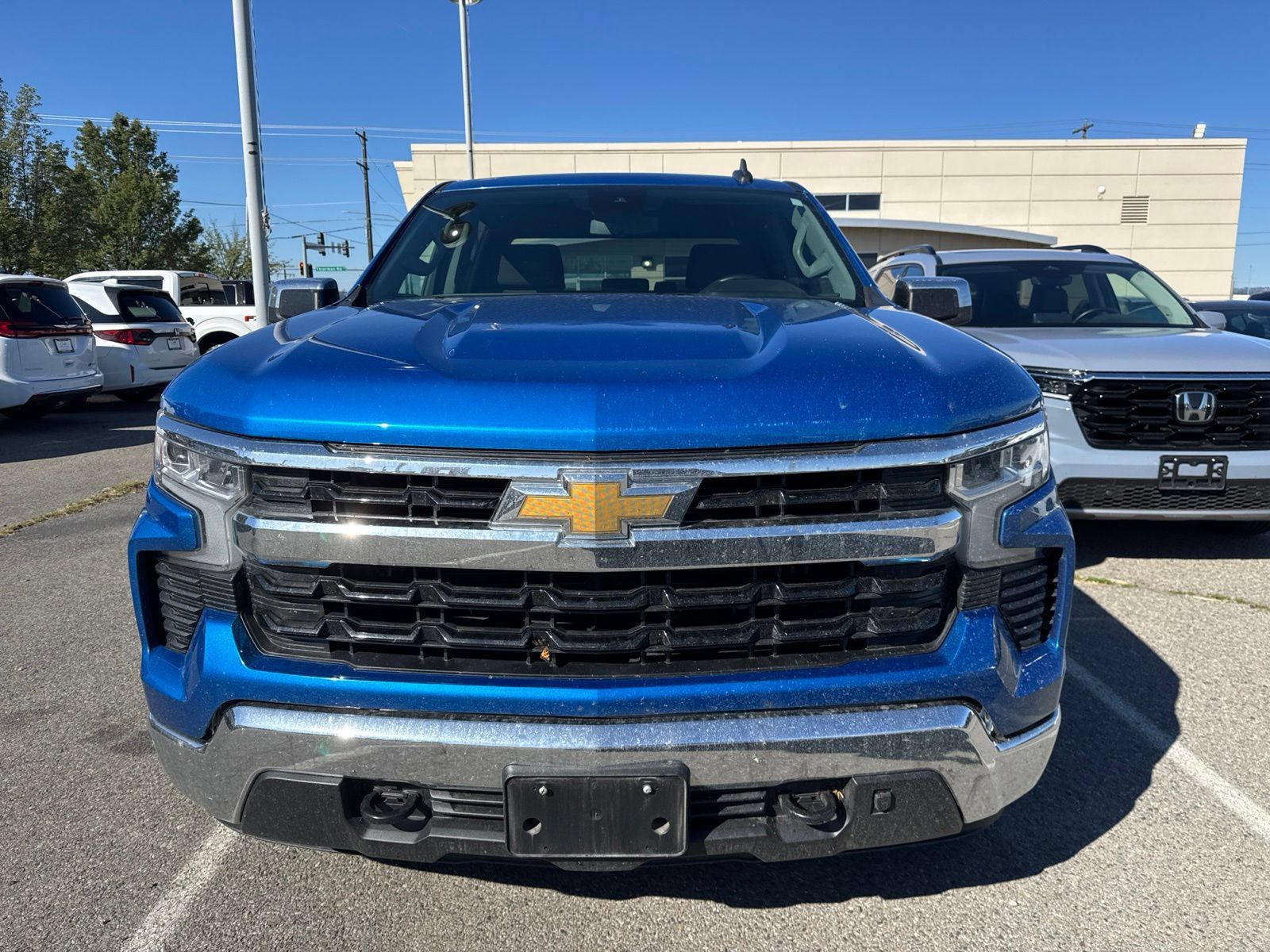 Used 2023 Chevrolet Silverado 1500 LT w/ Z71 Off-Road Package AWD/4WD image 2