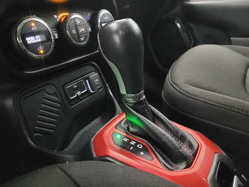 Used 2017 Jeep Renegade Altitude image 26