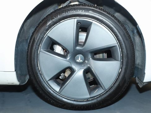 Used 2023 Tesla Model 3 Standard Range image 27