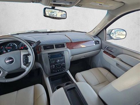 Used 2011 GMC Yukon SLT w/ SLT-2 Equipment Package AWD/4WD image 4