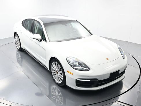 Used 2022 Porsche Panamera image 42