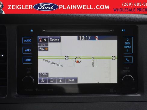 Used 2016 Toyota Sienna SE Premium image 24