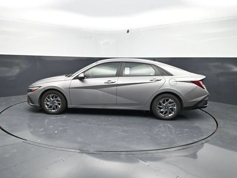 Used 2024 Hyundai Elantra SEL FWD image 4